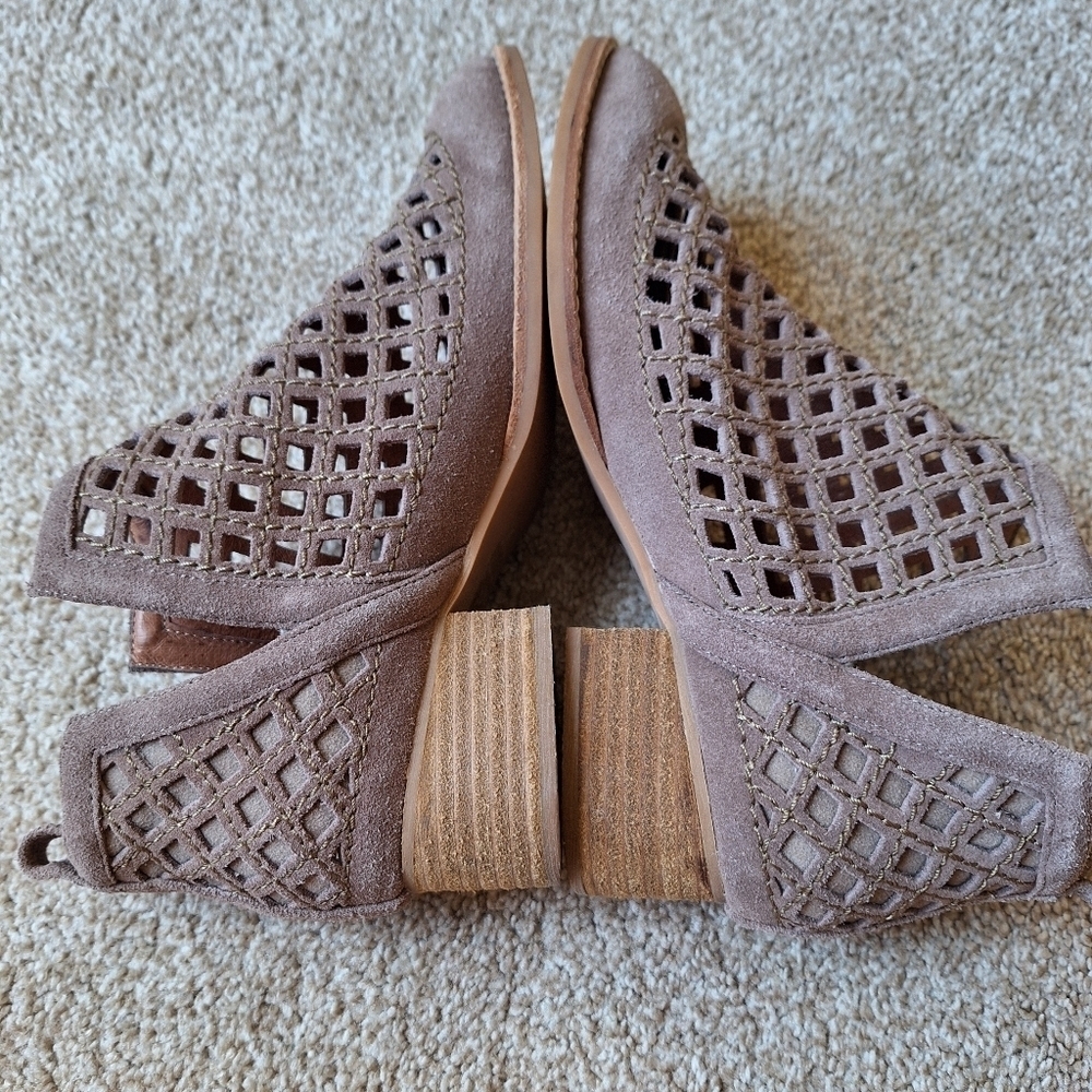Jeffrey Campbell Taggart Ankle Boots. Taupe suede. Cutouts. Womens size 7 - Picture 6 of 8